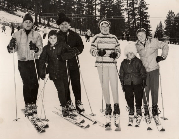 family skiing-2 web
